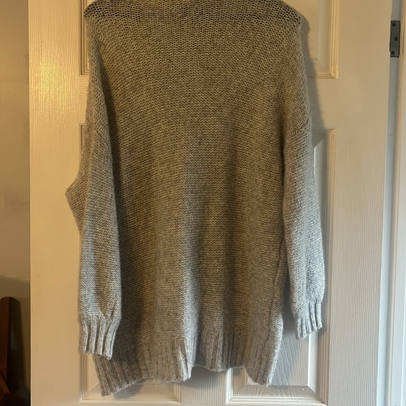 Oversized Turtleneck - Picture 5 of 5